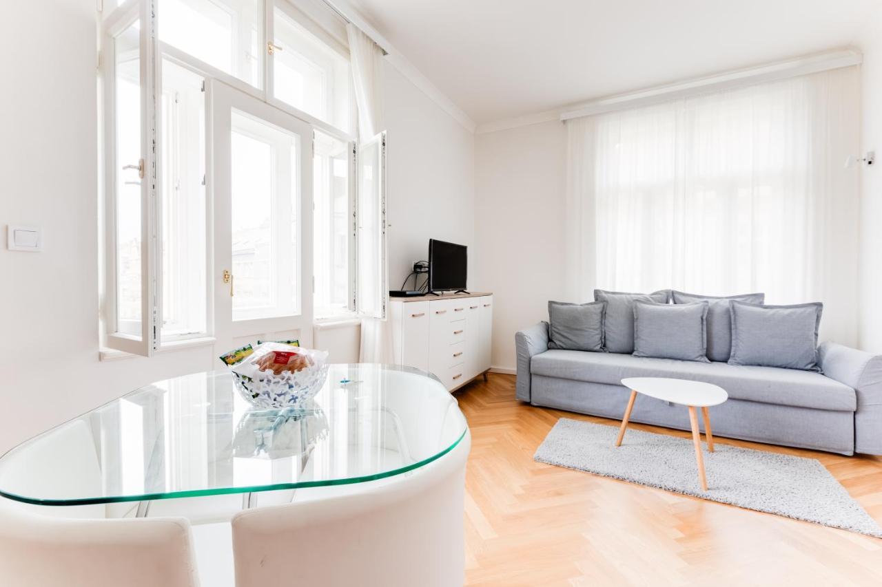 Friendly apartments in Prag Exterior foto